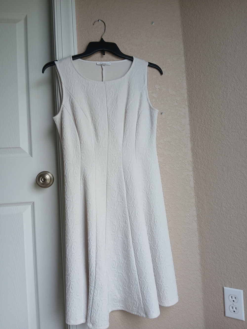 Sandra Darren Cream Textured Sleeveless Midi Dress
